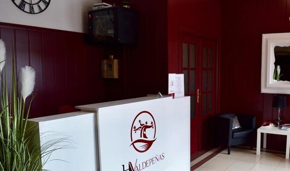 Hostal Valdepenas By Bossh Hotels Exterior photo