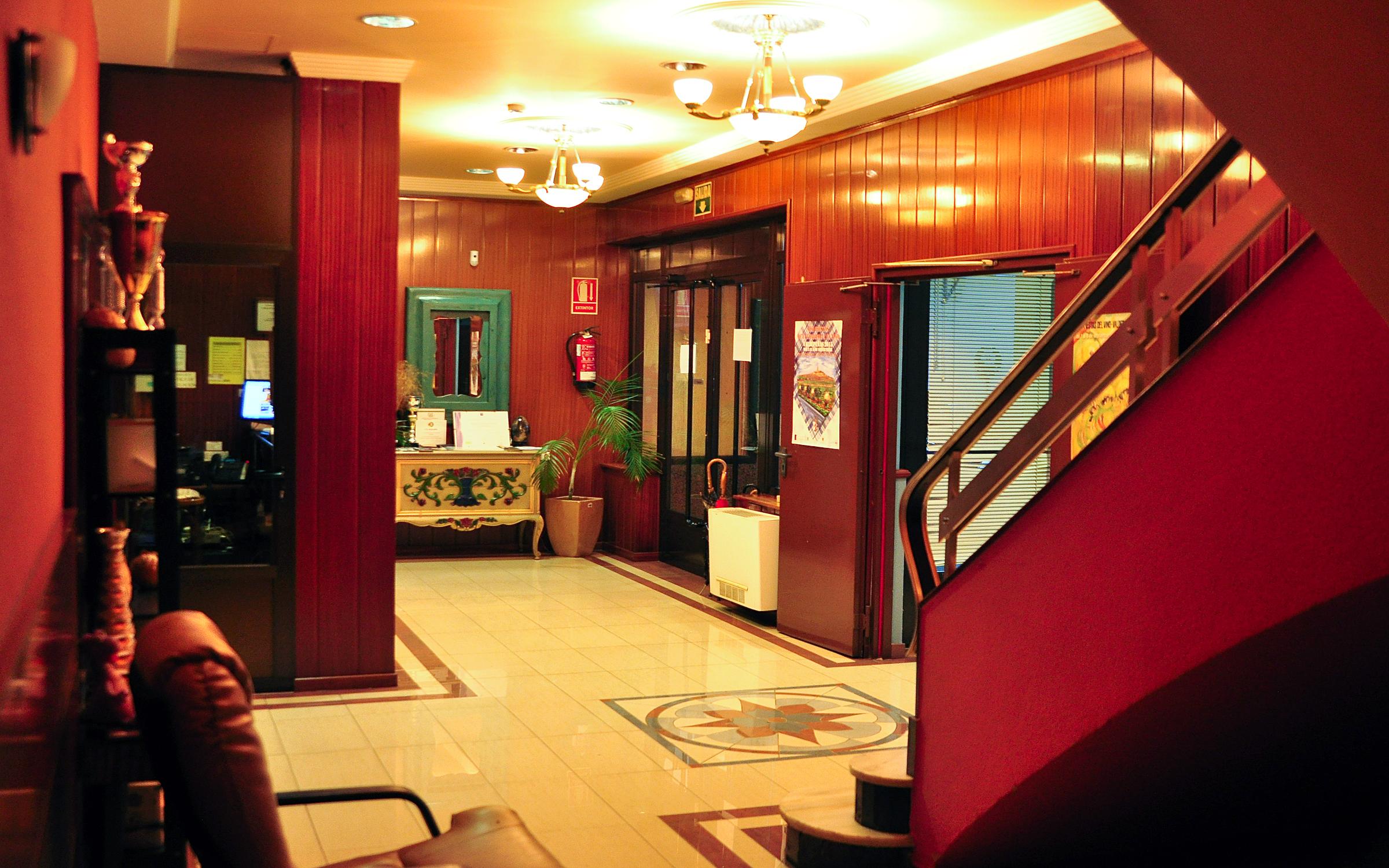 Hostal Valdepenas By Bossh Hotels Exterior photo