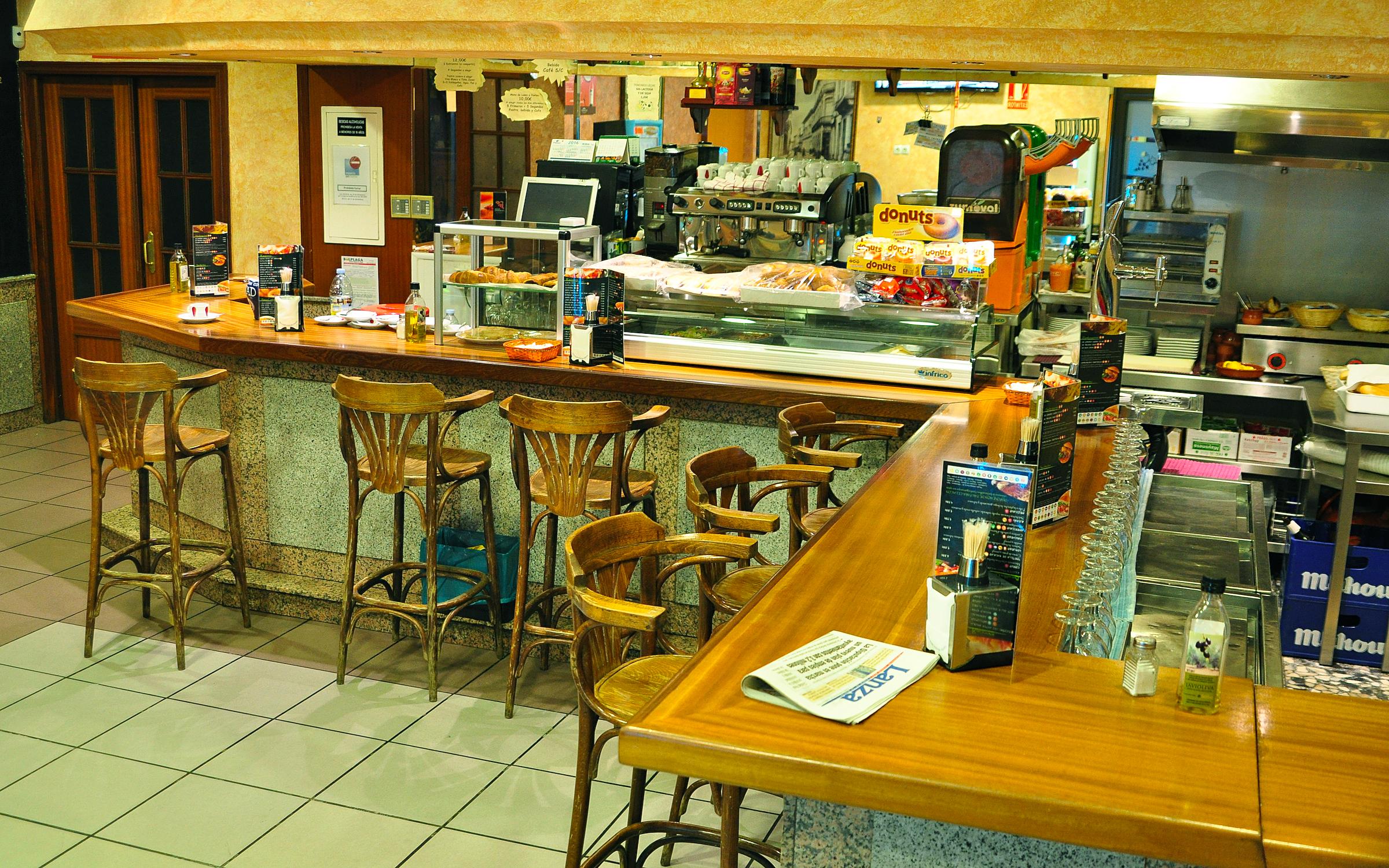 Hostal Valdepenas By Bossh Hotels Exterior photo