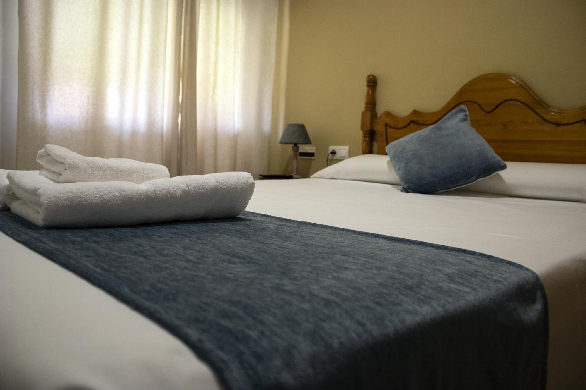 Hostal Valdepenas By Bossh Hotels Exterior photo
