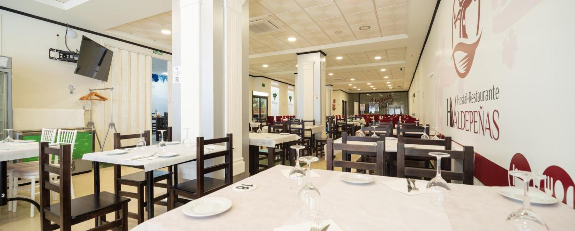 Hostal Valdepenas By Bossh Hotels Exterior photo