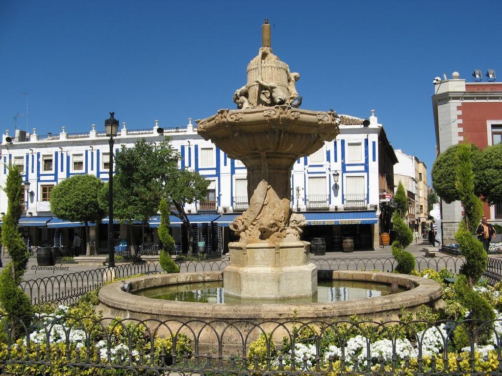 Hostal Valdepenas By Bossh Hotels Exterior photo