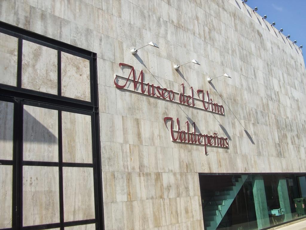 Hostal Valdepenas By Bossh Hotels Exterior photo