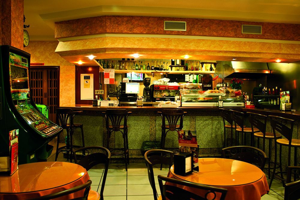 Hostal Valdepenas By Bossh Hotels Exterior photo